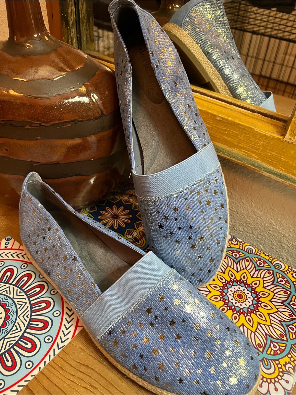 NEW David Tate Light Blue Espadrille Flats with Gold Star Accents Womens Sz US10
